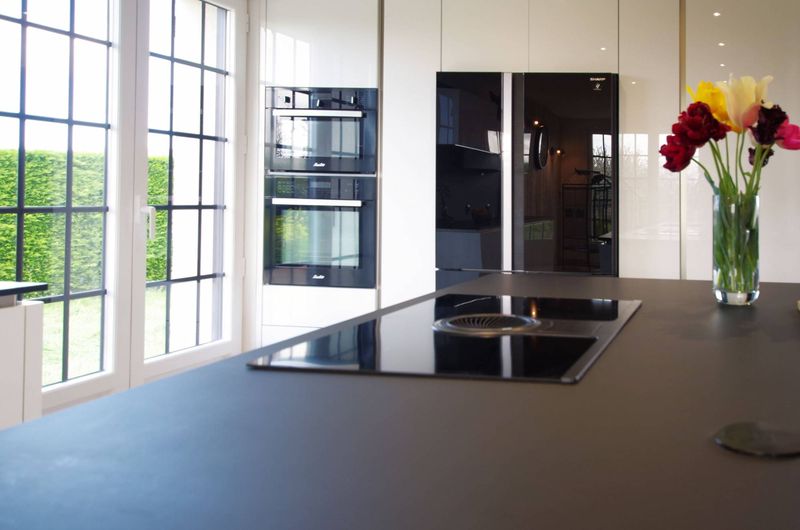 Cuisine sans poignée blanc brillant Cany