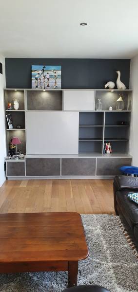 Pose d'un aménagement TV sur mesure à Bréauté