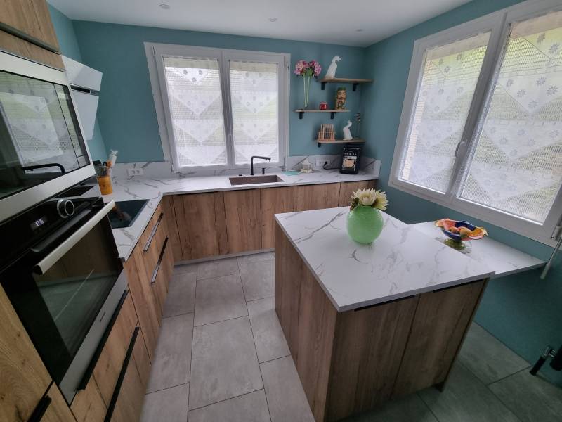 Cuisine Bois et Blanc Marbré à Cany-Barville