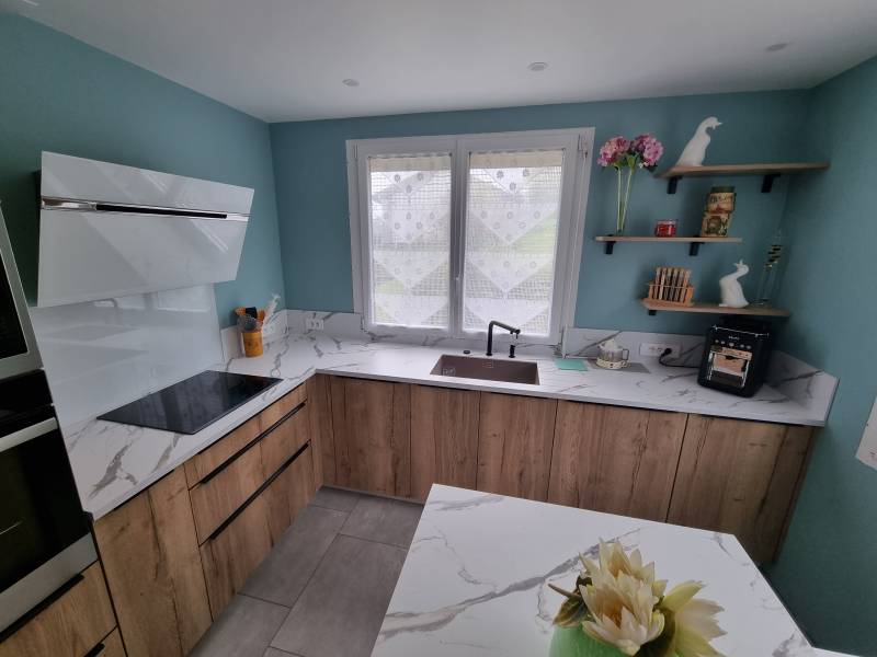 Cuisine Bois et Blanc Marbré à Cany-Barville