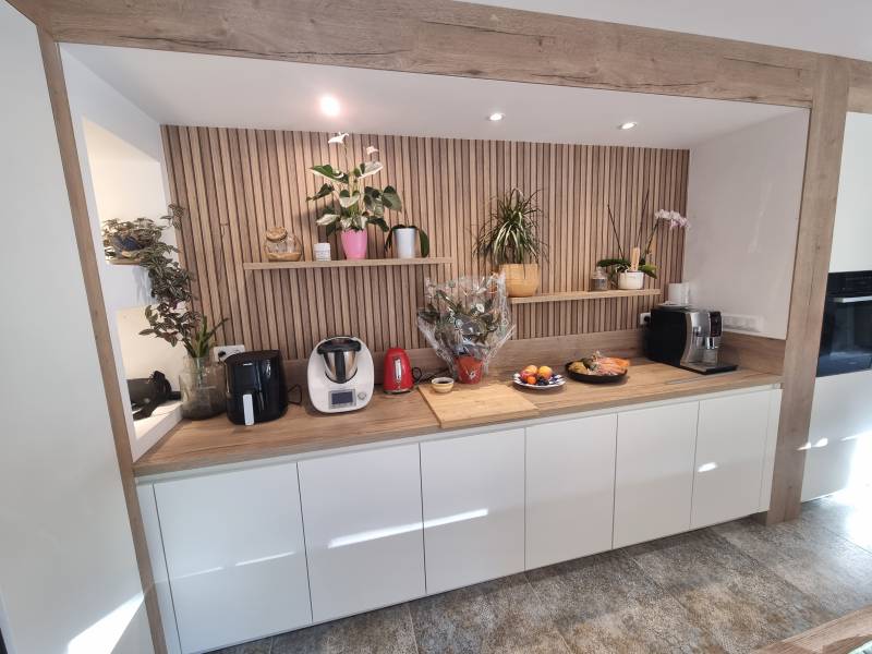 Réalisation d'une cuisine avec porte cachée et ilot a Le Havre