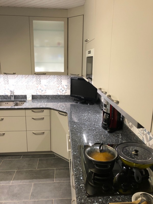 Réalisation d’une cuisine avec reprise du plan de travail en Pierre