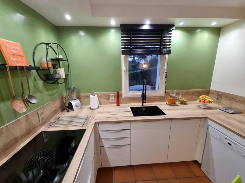 Installation cuisine blanche et bois sur cany barville