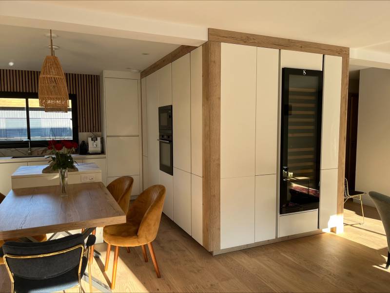 Pose d'une superbe cuisine ouverte blanche et bois a Cany Barville