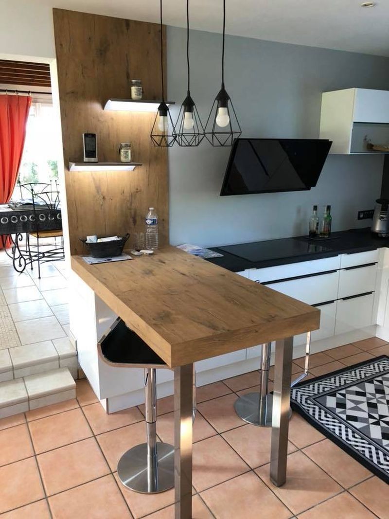 cuisine laquée blanche avec îlot bois proche octeville