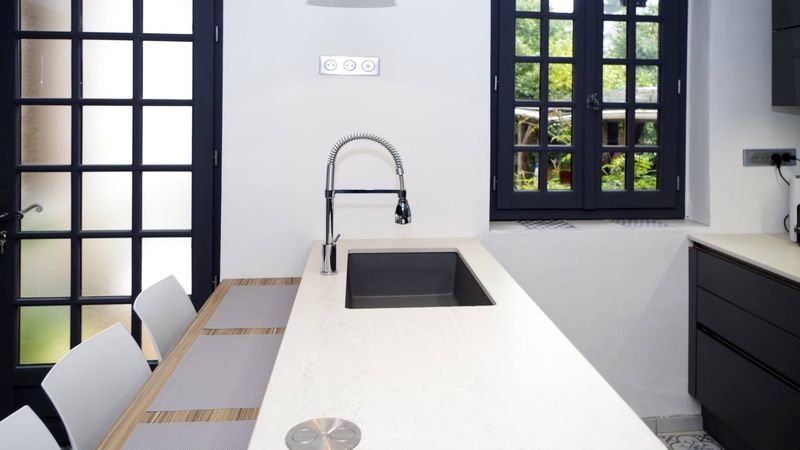 Cuisine dans une petite pièce à Fecamp