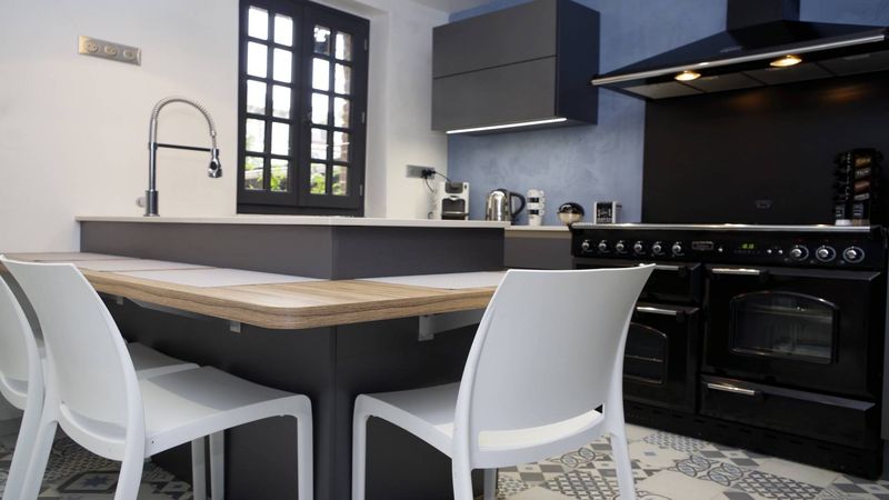 Cuisine dans une petite pièce à Yvetot