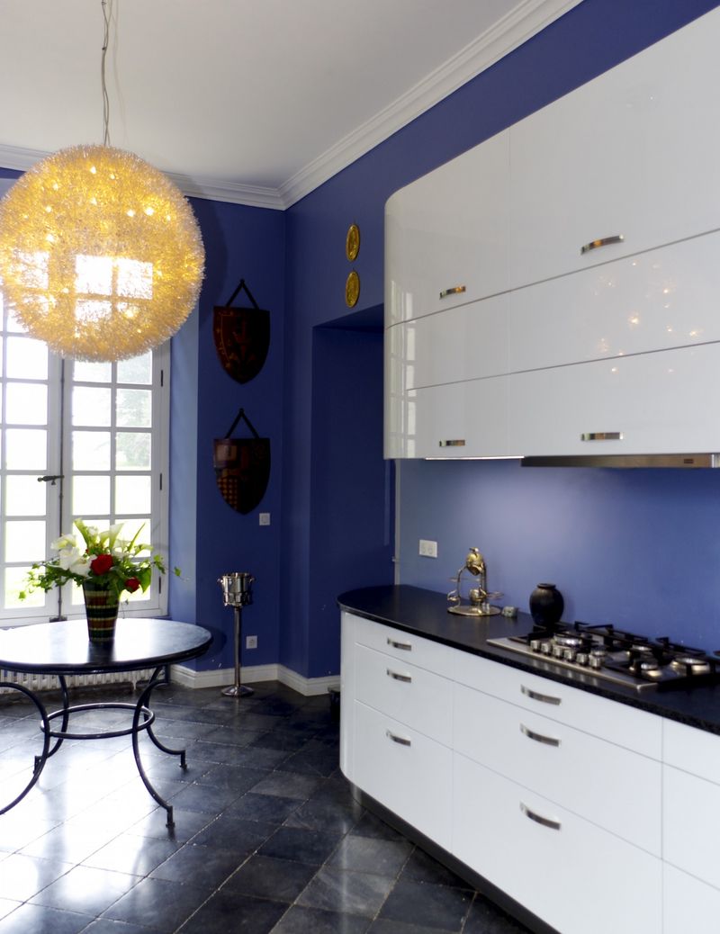 Installation d'une cuisine contemporaine Blanche arrondie à Lillebonne