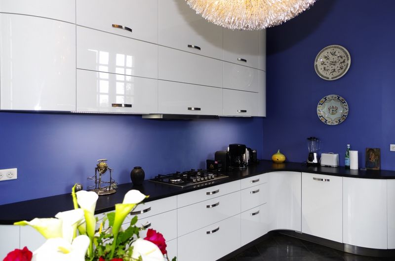 Installation d'une cuisine contemporaine Blanche arrondie proche Yvetot