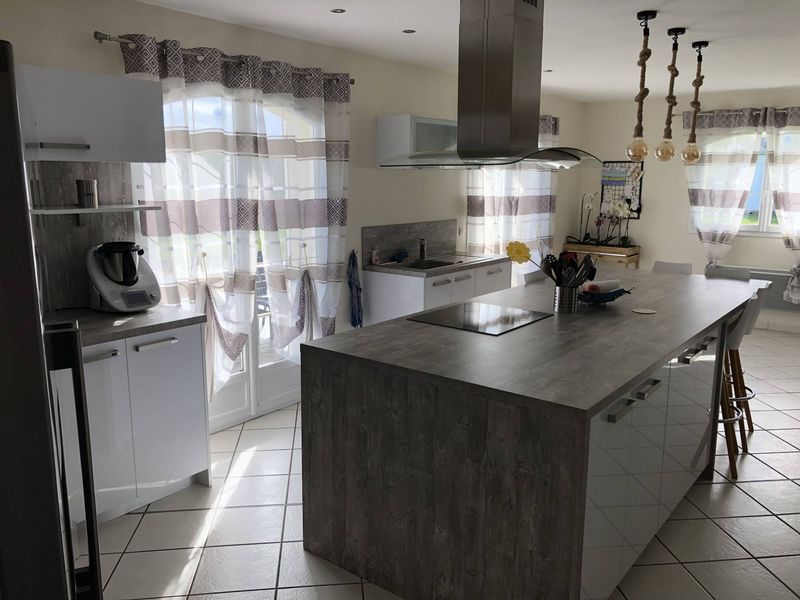 Cuisine Blanc Brillant avec ilot sur Cany Barville