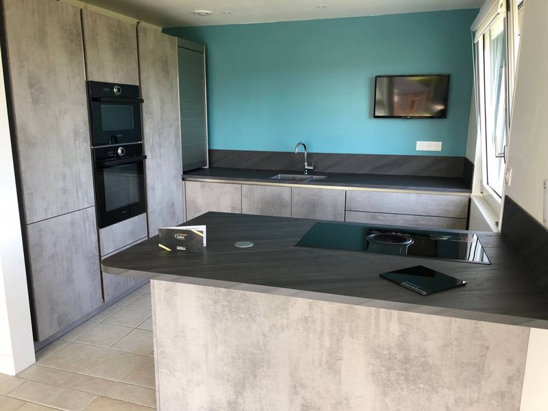 Cuisine sans poignée avec facade beton a cany barville