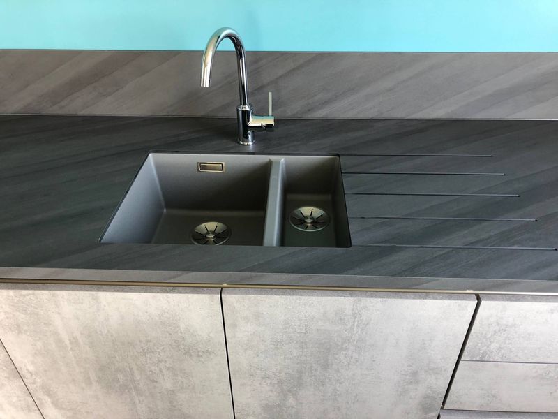 Cuisine sans poignée avec facade beton a cany barville