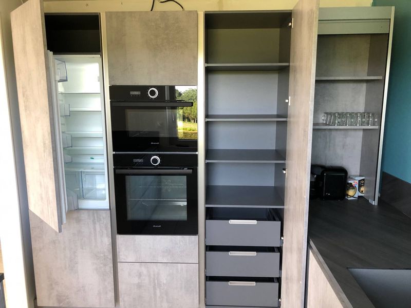 Cuisine sans poignée avec facade beton a cany barville