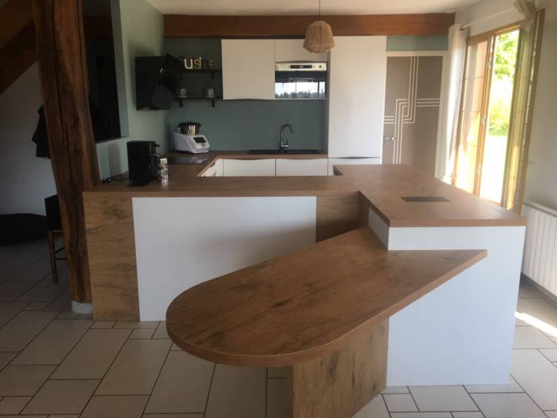 Réalisation d'une cuisine ouverte en G à Cany-Barville