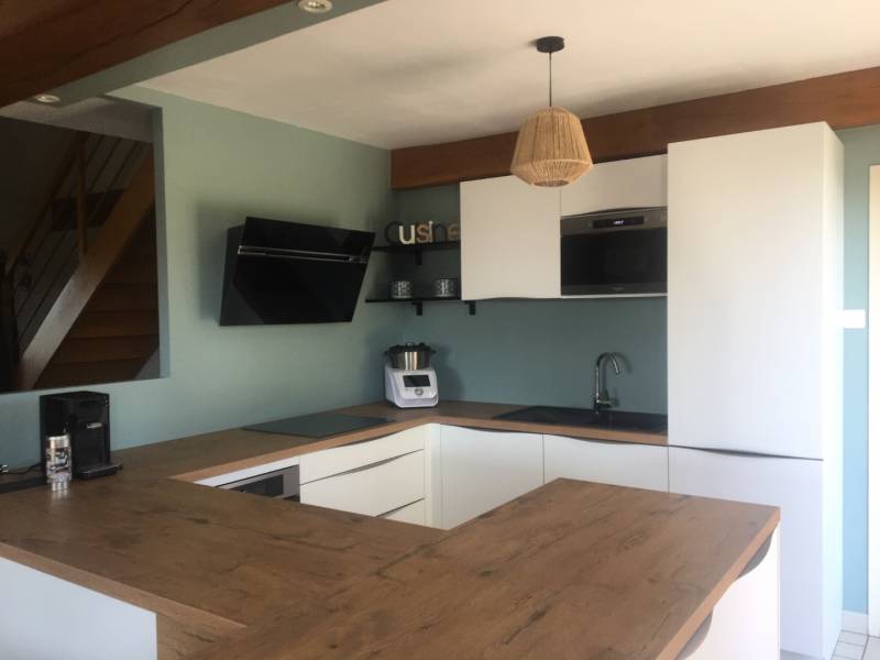 Réalisation d'une cuisine ouverte en G à Cany-Barville