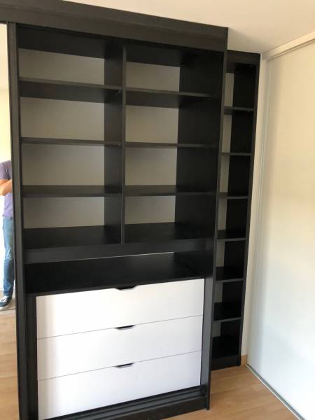 Réalisation d'un dressing épuré portes coulissantes miroitées secteur Fécamp