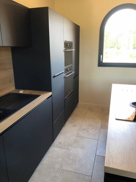 Réalisation d'une cuisine sans poignées à Bréauté