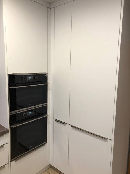 Réalisation d'une cuisine avec façades en laque blanc à Goderville