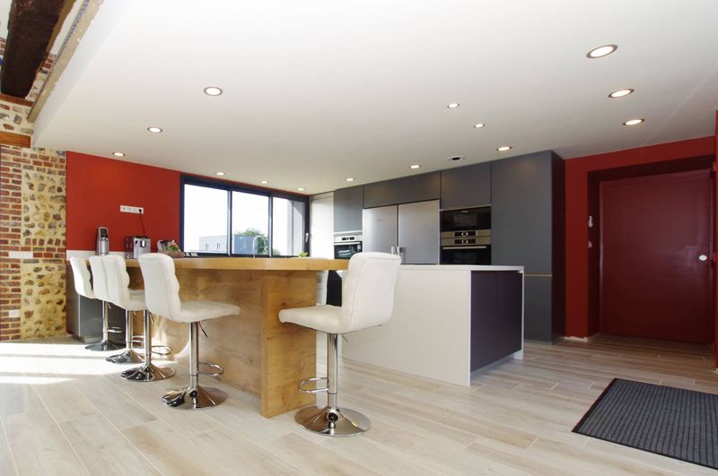 Cuisine avec table à manger