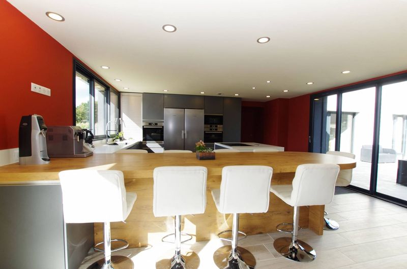 Cuisine avec table à manger