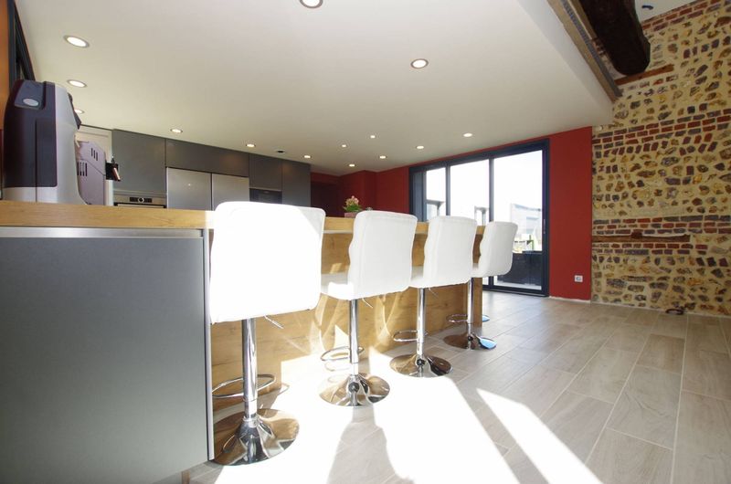 Cuisine avec table à manger