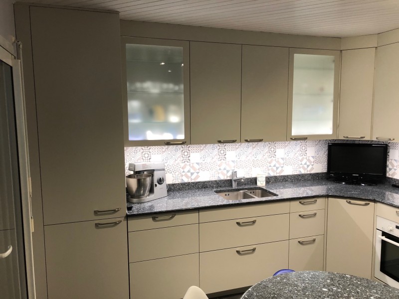 Réalisation d’une cuisine avec reprise du plan de travail en Pierre