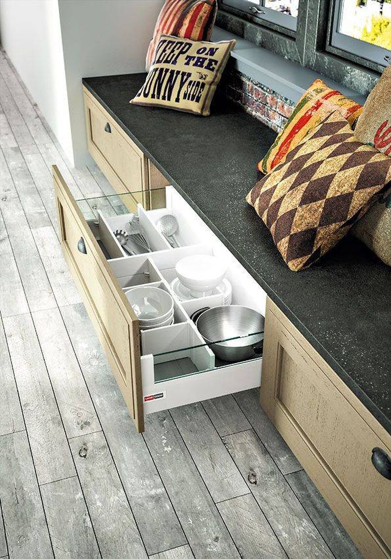 Cuisine en Bois massif avec moulures