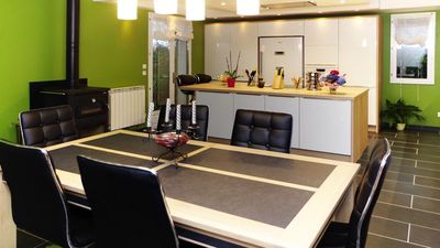 Notre zone d'activité pour ce service Cuisine aménagée sur mesure avec plan de travail en quartz et meubles sans poignée