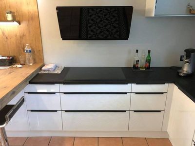 Notre zone d'activité pour ce service Devis installateur de cuisine équipée sur mesure imitation pierre et marbre avec électroménager intégré