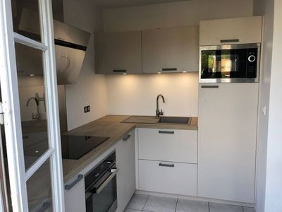 Notre zone d'activité pour ce service Salle de bain moderne pas chère avec douche italienne et meuble suspendu